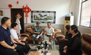 县委常委、人武部政委张三星走访慰问现役军人家庭